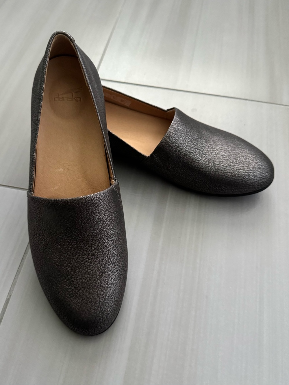 New Dansko Larisa Pewter Metallic Flat Loafer size 38